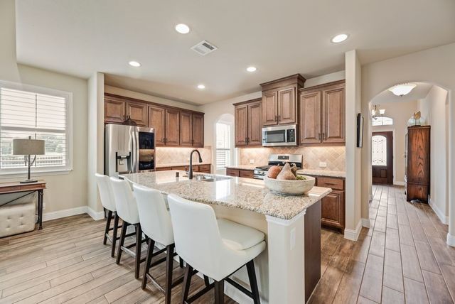516 W North Creek Drive, Sherman, TX 75092