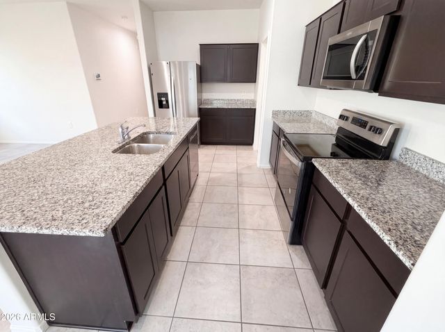18616 W DESERT HOLLOW Drive, Wittmann, AZ 85361