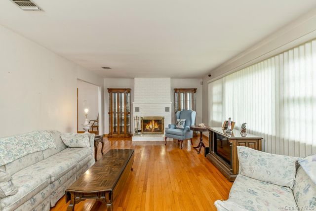 1431 Motor Parkway, Hauppauge, NY 11788