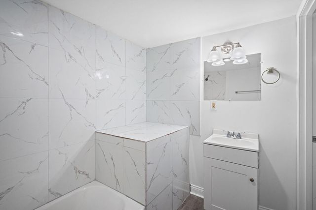 4018 W Polk Street, Chicago, IL 60624