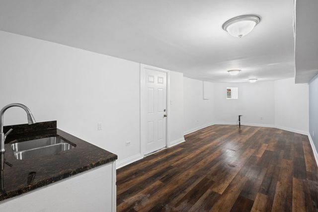 4018 W Polk Street, Chicago, IL 60624