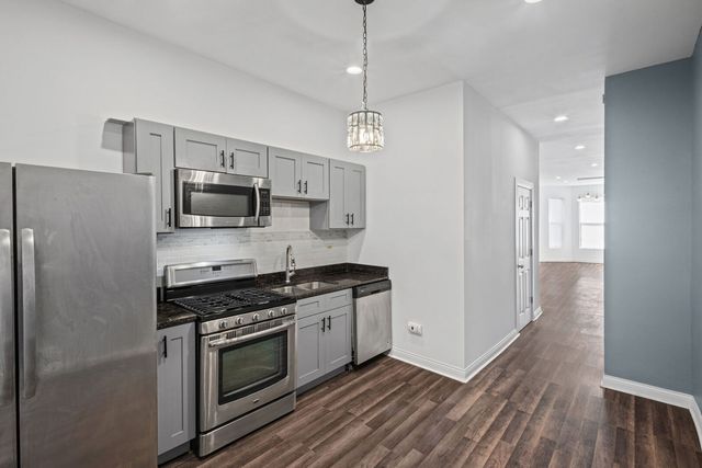 4018 W Polk Street, Chicago, IL 60624