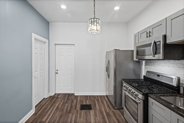 4018 W Polk Street, Chicago, IL 60624