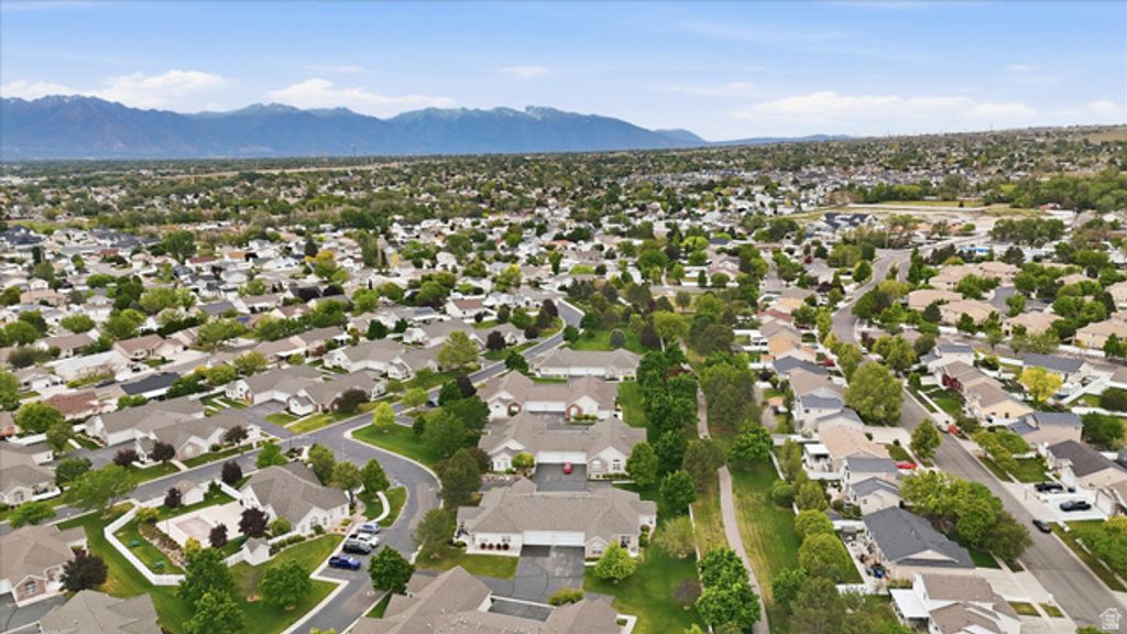 Image 32 of property listing at 3304 S HUNTER VILLA LN #D, West Valley City, UT 84128