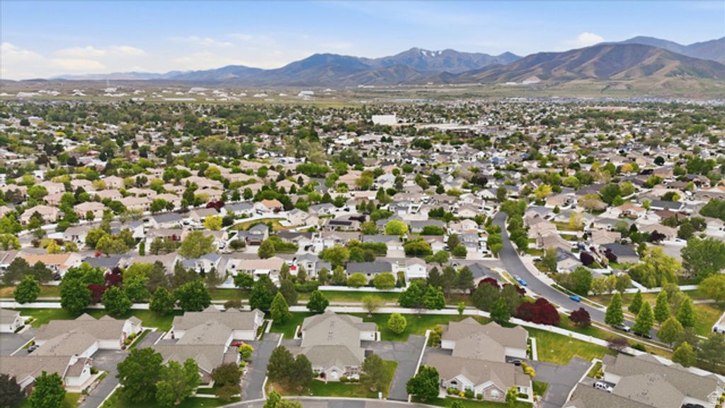 Image 37 of property listing at 3304 S HUNTER VILLA LN #D, West Valley City, UT 84128