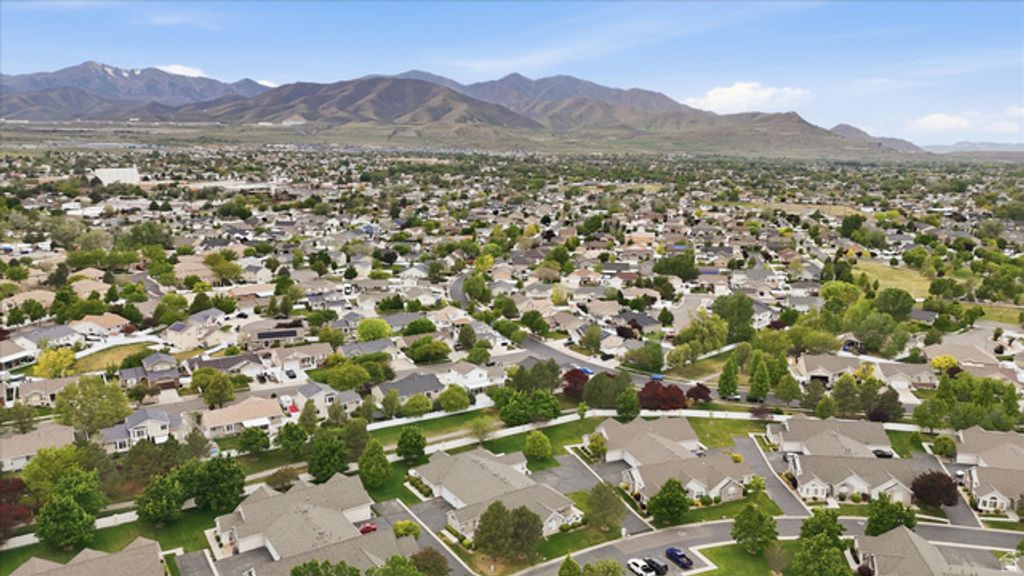 Image 38 of property listing at 3304 S HUNTER VILLA LN #D, West Valley City, UT 84128
