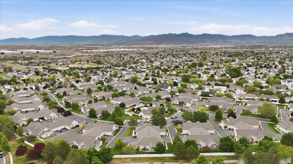 Image 40 of property listing at 3304 S HUNTER VILLA LN #D, West Valley City, UT 84128
