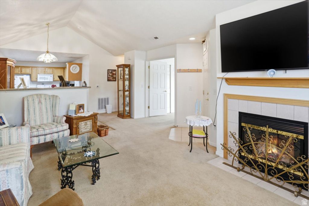 Image 6 of property listing at 3304 S HUNTER VILLA LN #D, West Valley City, UT 84128