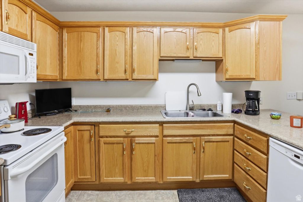Image 7 of property listing at 3304 S HUNTER VILLA LN #D, West Valley City, UT 84128
