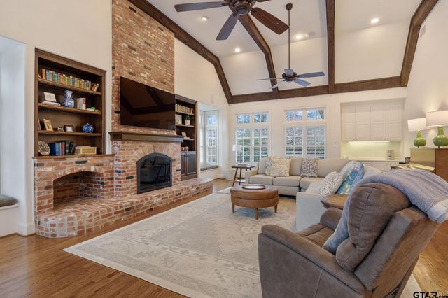 1405 Royal Oak Dr, Tyler, TX 75703