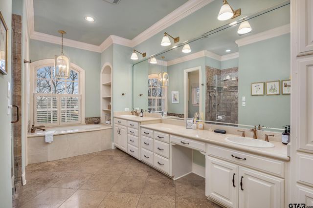 1405 Royal Oak Dr, Tyler, TX 75703