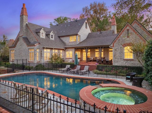 1405 Royal Oak Dr, Tyler, TX 75703