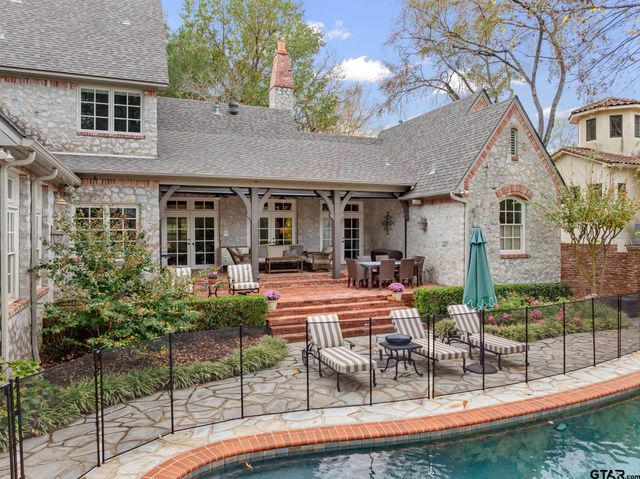 1405 Royal Oak Dr, Tyler, TX 75703