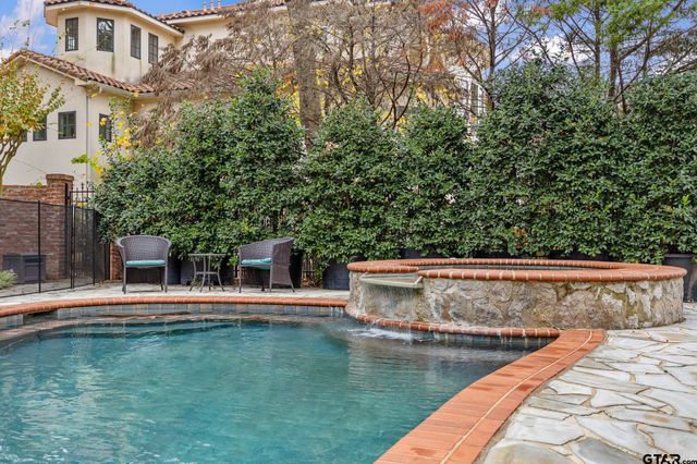 1405 Royal Oak Dr, Tyler, TX 75703