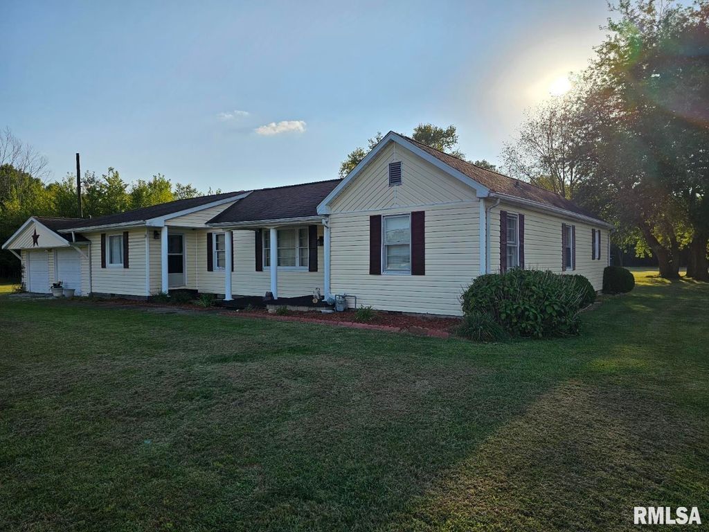 Image 1 of property listing at 2925 BENTON Road, Mt Vernon, IL 62864