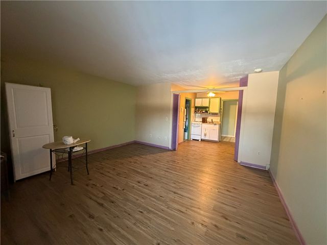 347 Main Road 103, Tiverton, RI 02878