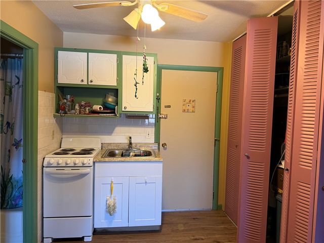 347 Main Road 103, Tiverton, RI 02878