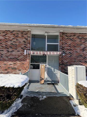 347 Main Road 103, Tiverton, RI 02878