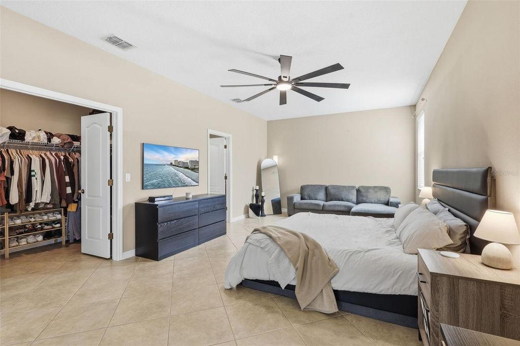 Image 18 of property listing at 12722 BOGGY POINTE DRIVE, Orlando, FL 32824