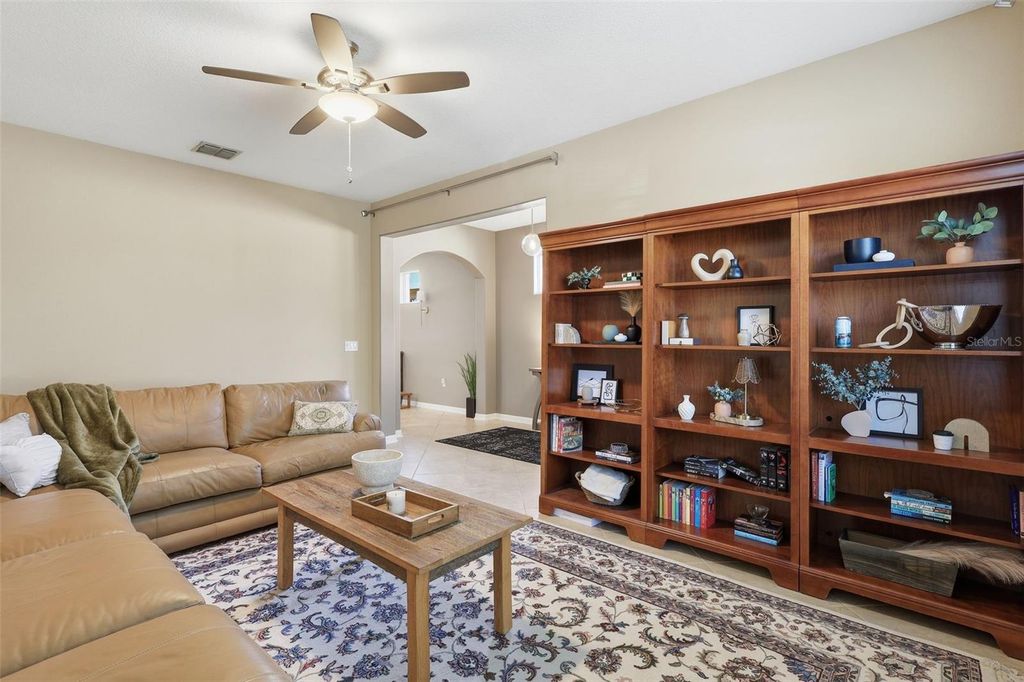 Image 7 of property listing at 12722 BOGGY POINTE DRIVE, Orlando, FL 32824