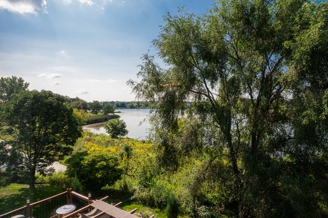 1777 Napa Suwe Court, Wauconda, IL 60084