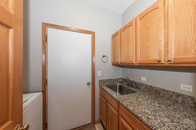 1777 Napa Suwe Court, Wauconda, IL 60084