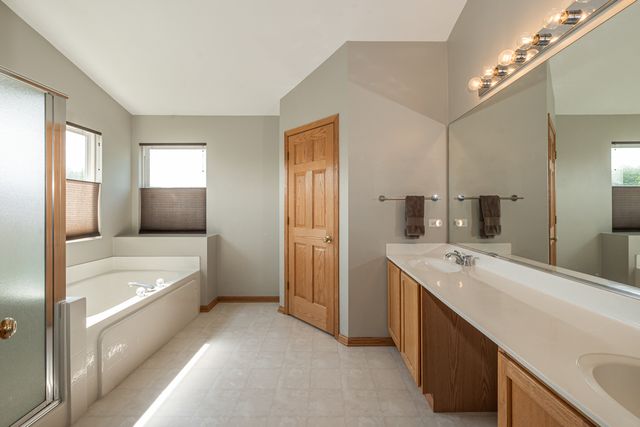 1777 Napa Suwe Court, Wauconda, IL 60084