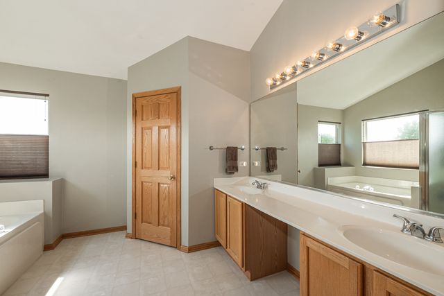 1777 Napa Suwe Court, Wauconda, IL 60084