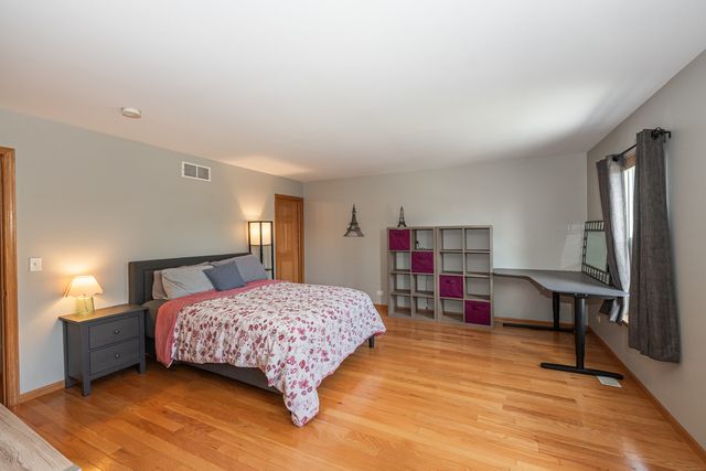 1777 Napa Suwe Court, Wauconda, IL 60084