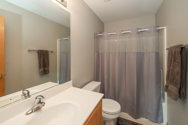 1777 Napa Suwe Court, Wauconda, IL 60084