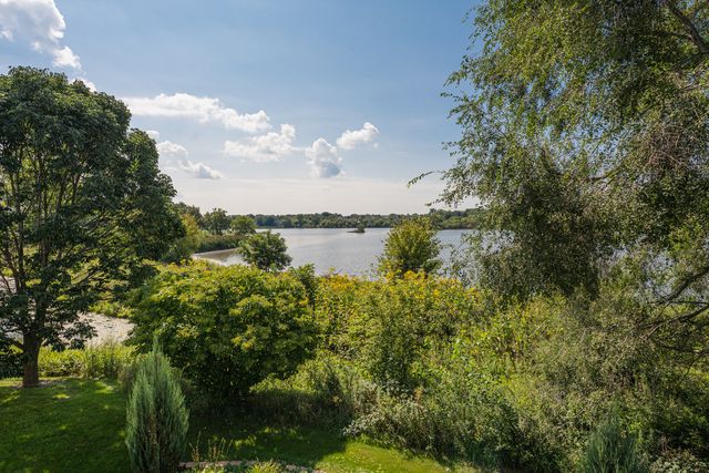 1777 Napa Suwe Court, Wauconda, IL 60084