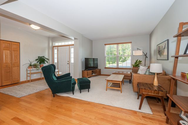 1777 Napa Suwe Court, Wauconda, IL 60084