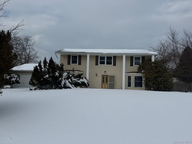 5 Bernice Court, Coram, NY 11727