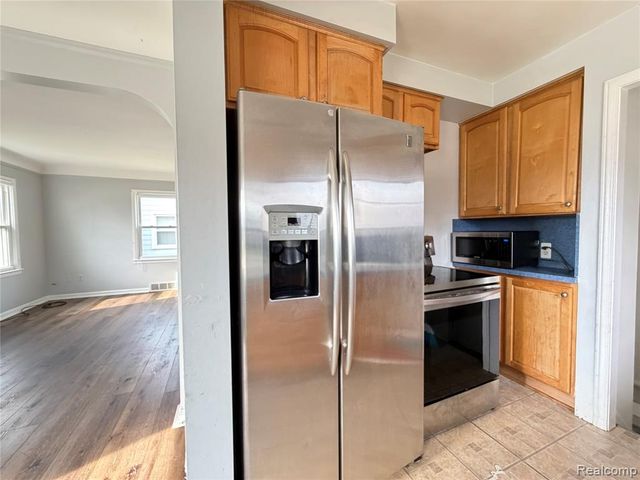 2000 N Melborn Street, Dearborn, MI 48128