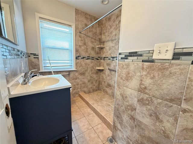 2000 N Melborn Street, Dearborn, MI 48128