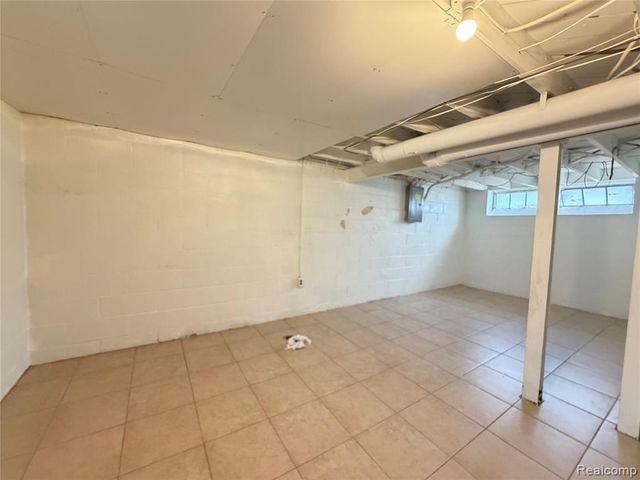 2000 N Melborn Street, Dearborn, MI 48128