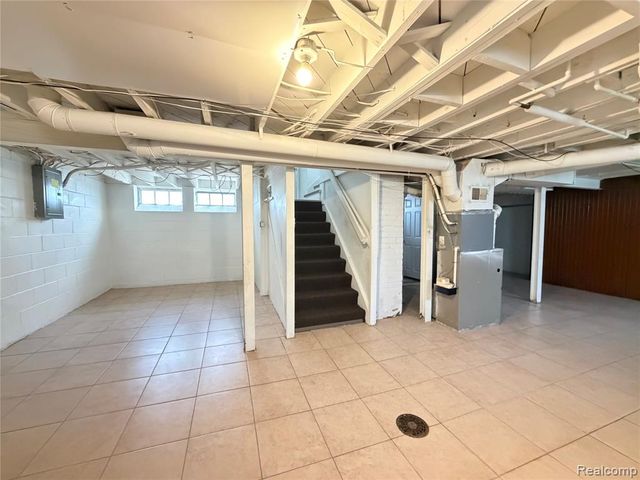 2000 N Melborn Street, Dearborn, MI 48128