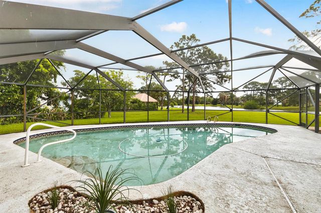 441 NE Town Terrace, Jensen Beach, FL 34957