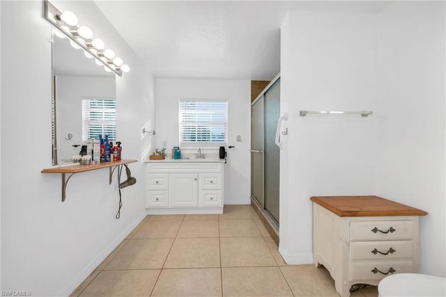 2772 Riverview DR, Naples, FL 34112