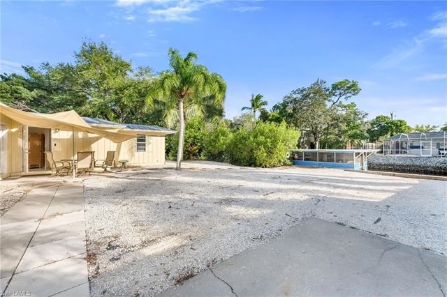 2772 Riverview DR, Naples, FL 34112