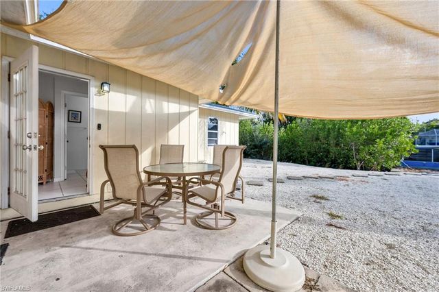 2772 Riverview DR, Naples, FL 34112