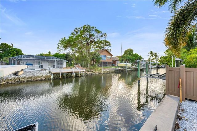 2772 Riverview DR, Naples, FL 34112