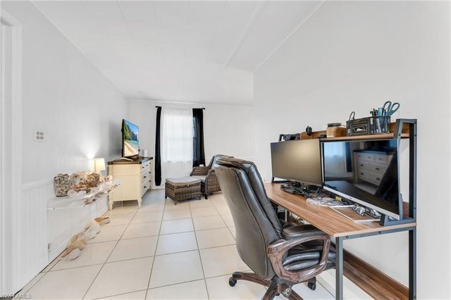 2772 Riverview DR, Naples, FL 34112