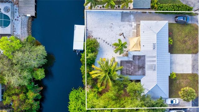 2772 Riverview DR, Naples, FL 34112