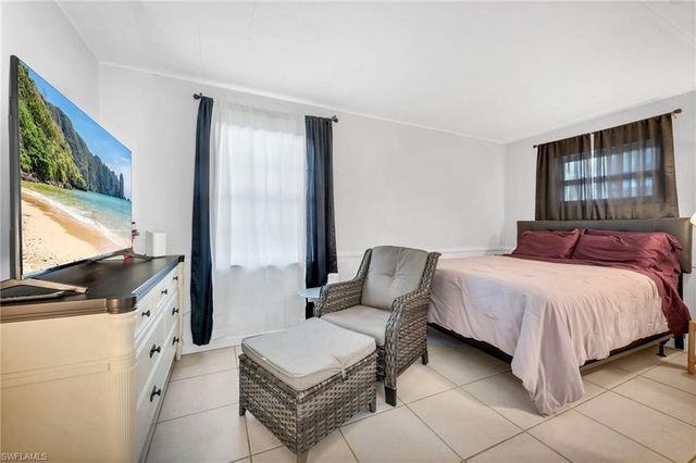 2772 Riverview DR, Naples, FL 34112