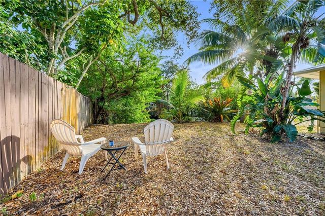 2772 Riverview DR, Naples, FL 34112