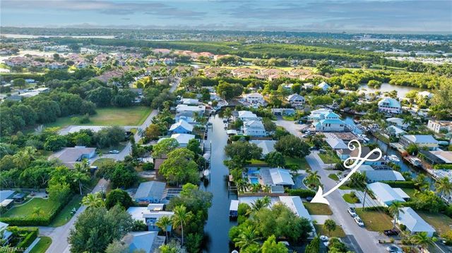 2772 Riverview DR, Naples, FL 34112