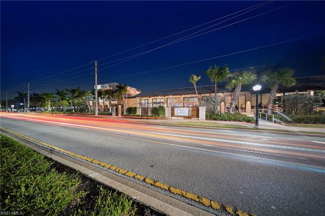 2772 Riverview DR, Naples, FL 34112