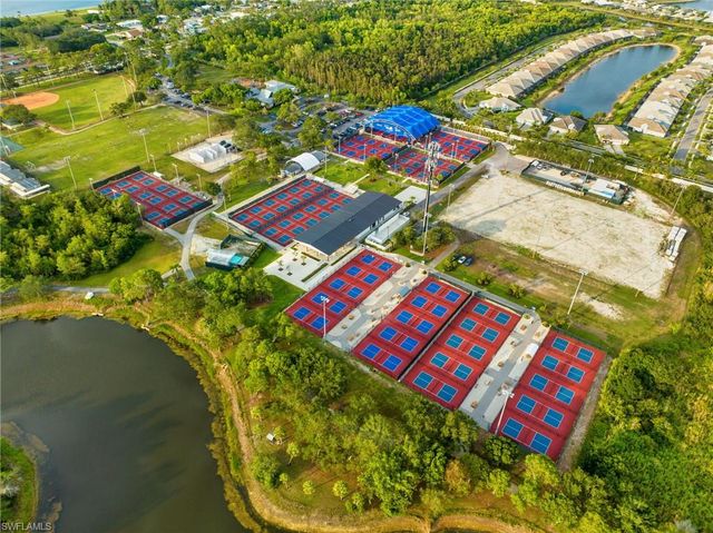 2772 Riverview DR, Naples, FL 34112