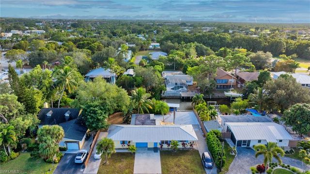 2772 Riverview DR, Naples, FL 34112